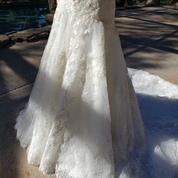 NWT INTUZURI Mermaid Style Lace Galore Wedding gown - Picture 6 of 16